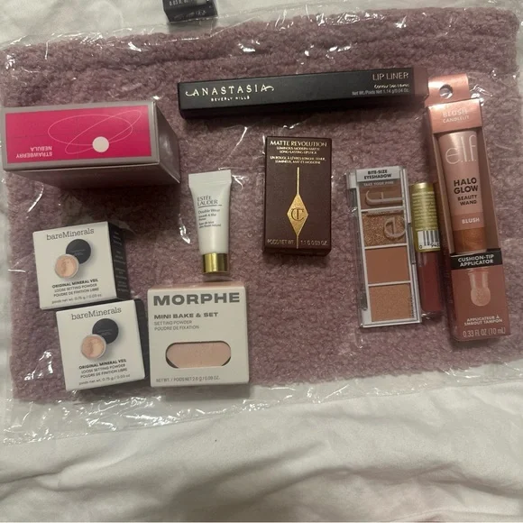 Makeup Bundle with Cosmetic Bag - NEW, UNUSED AND SEALED PRODUCTS - Picture 2 of 4